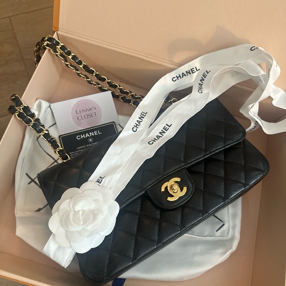 CHANEL Medium Caviar in GHW - Picture 3 of 11